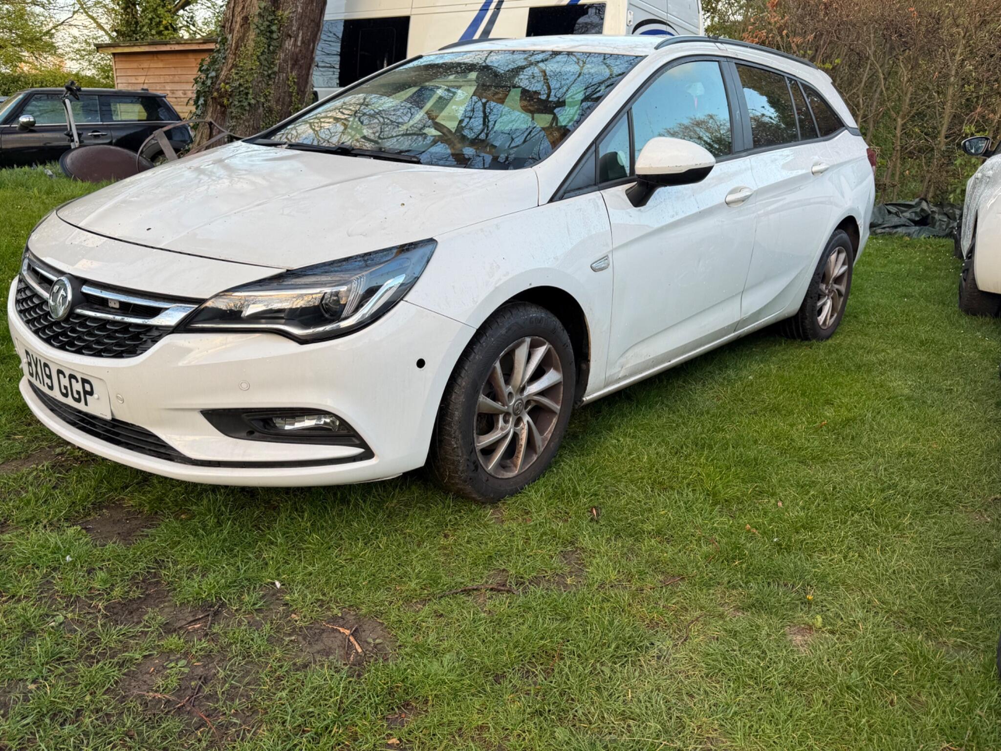Vauxhall Astra 1.6 CDTi BlueInjection SRi Nav Sports Tourer Auto Euro 6 (s/s) 5dr — photo 30 of 44